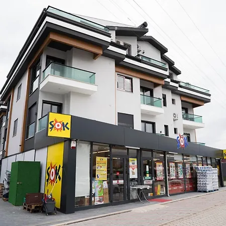 Pleasant With Central Location Near Popular Attractions In 아파트 *