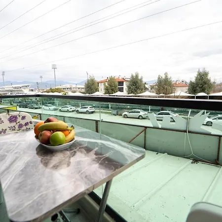 Pleasant With Central Location Near Popular Attractions In * 페티예