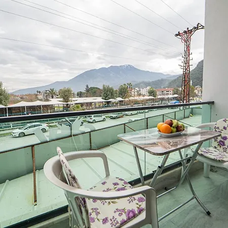 Pleasant With Central Location Near Popular Attractions In 페티예