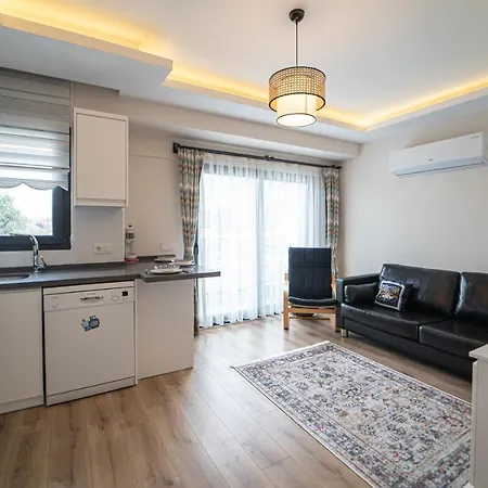 Pleasant With Central Location Near Popular Attractions In *